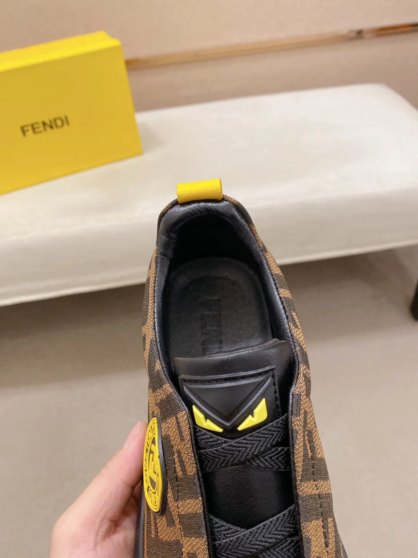 Factory price 400💰 (fendi) New style 👊🏻 upper 🇮🇹 imported cowhide fabric 🇩🇪 lining imported sheepskin lining. The original outsole is molded to highlight the identity of every man, and the upper foot is elegant and stable🚶🏻🚶🏻The high-end custom counters reproduce the original version📯No matter the wind or rain, the shoe last remains unchanged and can withstand the verification of time🔍️,🔵 Size: 38-44